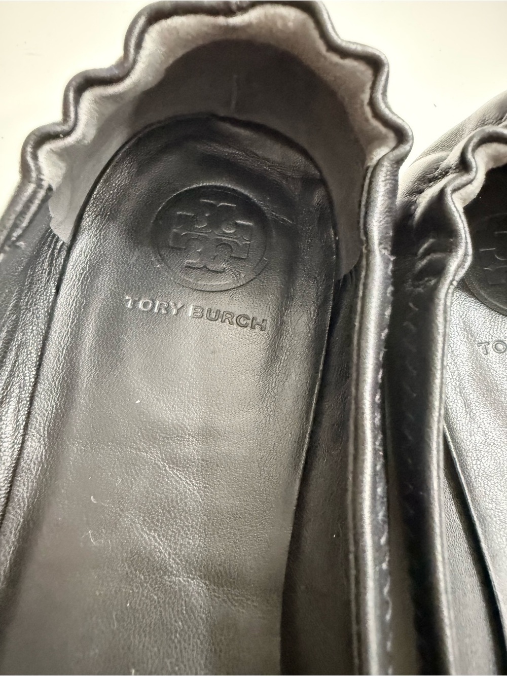 Tory Burch size 6.5 Minnie Travel Ballet Black Leather Logo Ballet Flats - Picture 3 of 7